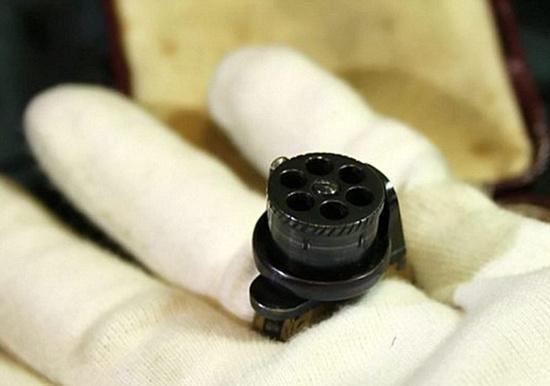 世界上最小的戒指手枪：尺寸只有指甲盖大小