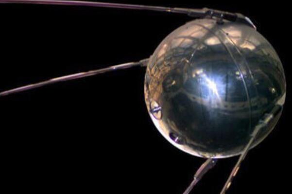 世界第一颗人造卫星叫什么：苏联1957年发射的斯普特尼克一号