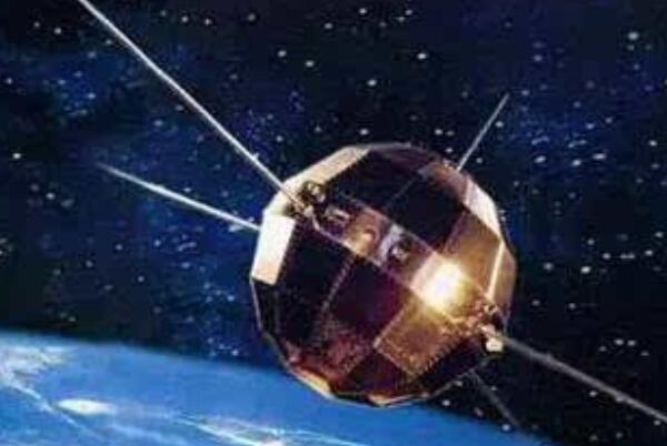 中国第一颗人造卫星叫什么：东方红一号（1970年4月发射）