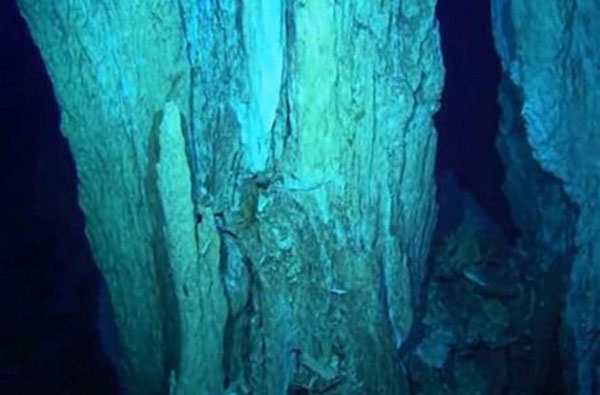 世界上最深的海沟：马里亚纳海沟最深处达11034米