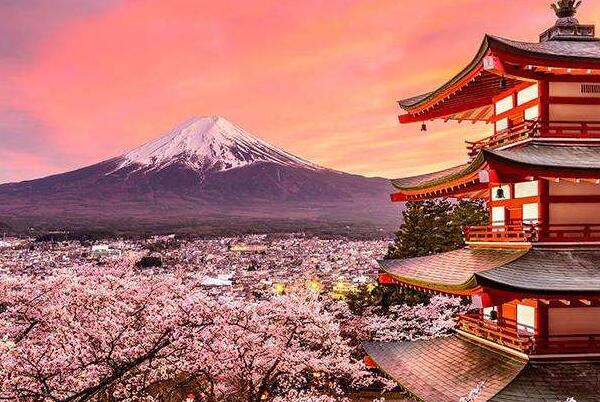 日本最高的山：富士山是日本的象征，高3775.63米
