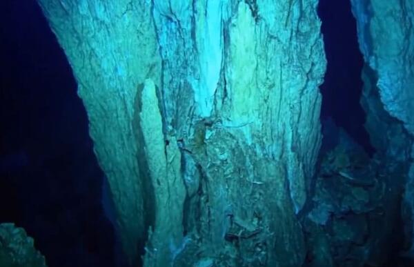 世界上最深的深渊：马里亚纳海沟深达10911米