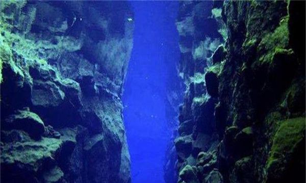 世界上最矮的海沟：马里亚纳海沟深达11034米
