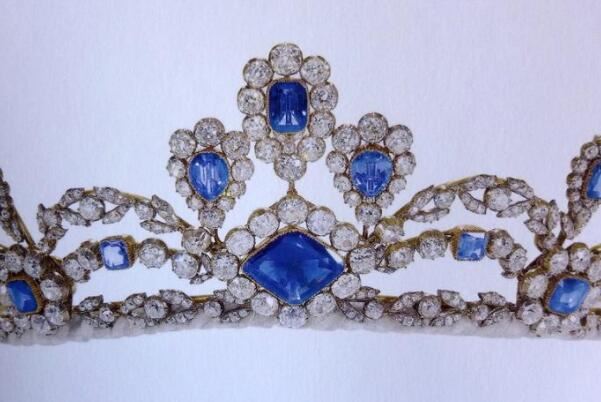 世界最华丽十大皇室珠宝首饰，英国皇室珠宝占6个！