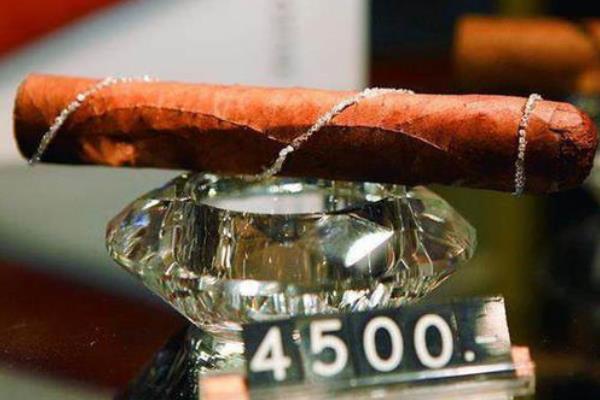 世界十大最贵香烟排行榜，钻石好彩特供烟一盒66万元