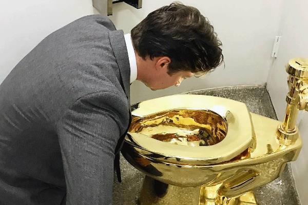 世界上最贵的马桶黄金马桶，价值250万美金