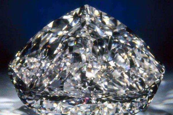 世界上最贵的稀世钻石，光明之山重达800克拉(无价之宝)