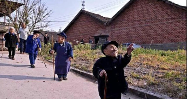 中国最有名的矮人村：平均身高80厘米，3岁就停止生长