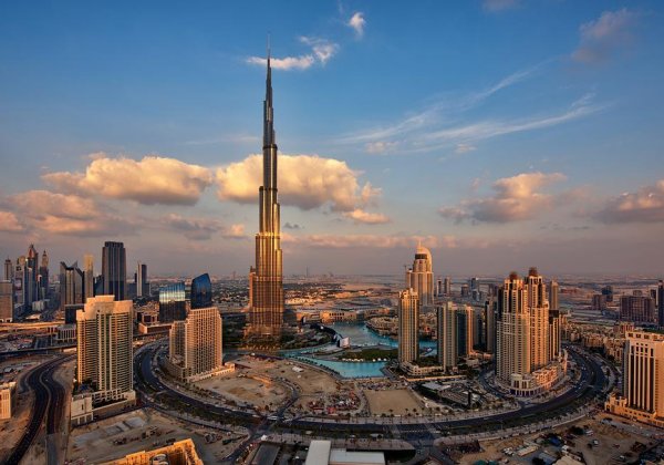 世界上第一高楼：哈利法塔高828米