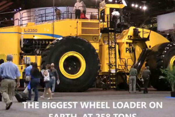 世界最大的装载机：长度高达20米，一铲子可装40立方米