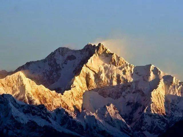 世界上最高的十大山峰，珠穆朗玛峰稳居第一