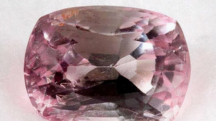 世界公认十大最珍贵的宝石，额尔齐斯石全球仅一颗