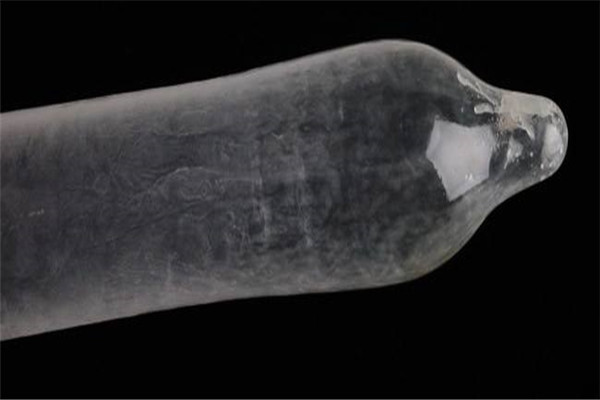 世界上最古老的安全套：由鱼鳔制成，诞生于公元1640年