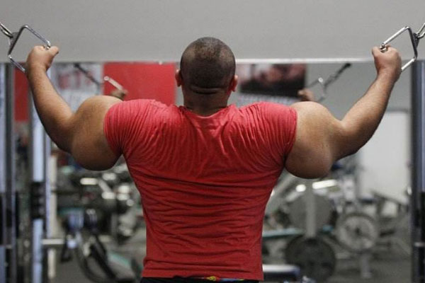 世界上最大的肱二头肌：臂围高达79厘米