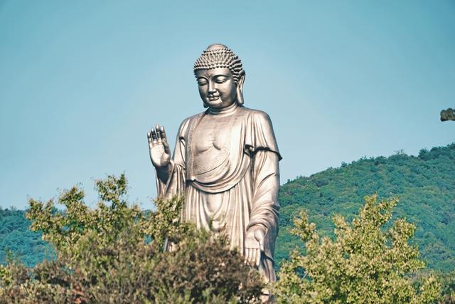 中国最大的释迦摩尼佛像：高88米，相当于30层楼高