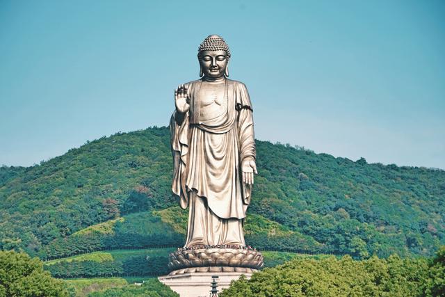 中国最大的释迦摩尼佛像：高88米，相当于30层楼高
