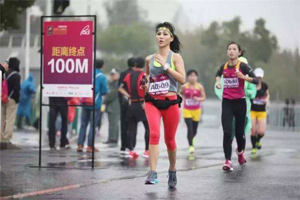 世界上跑的最远的马拉松女性：玛丽亚·孔塞桑