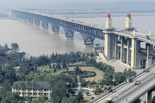 世界十大名桥最新排名，现代七大奇迹上榜，第十建成时间最早
