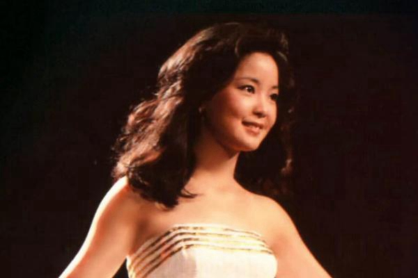 邓丽君十大经典歌曲：《甜蜜蜜》被传唱，第3首日本销量200万