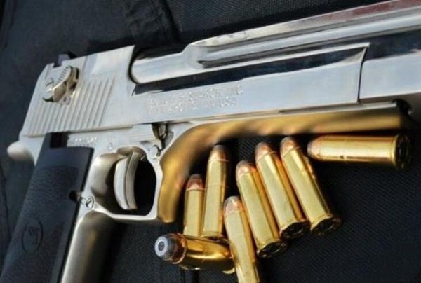 世界上最漂亮的枪，沙漠之鹰手枪颜值高威力巨大